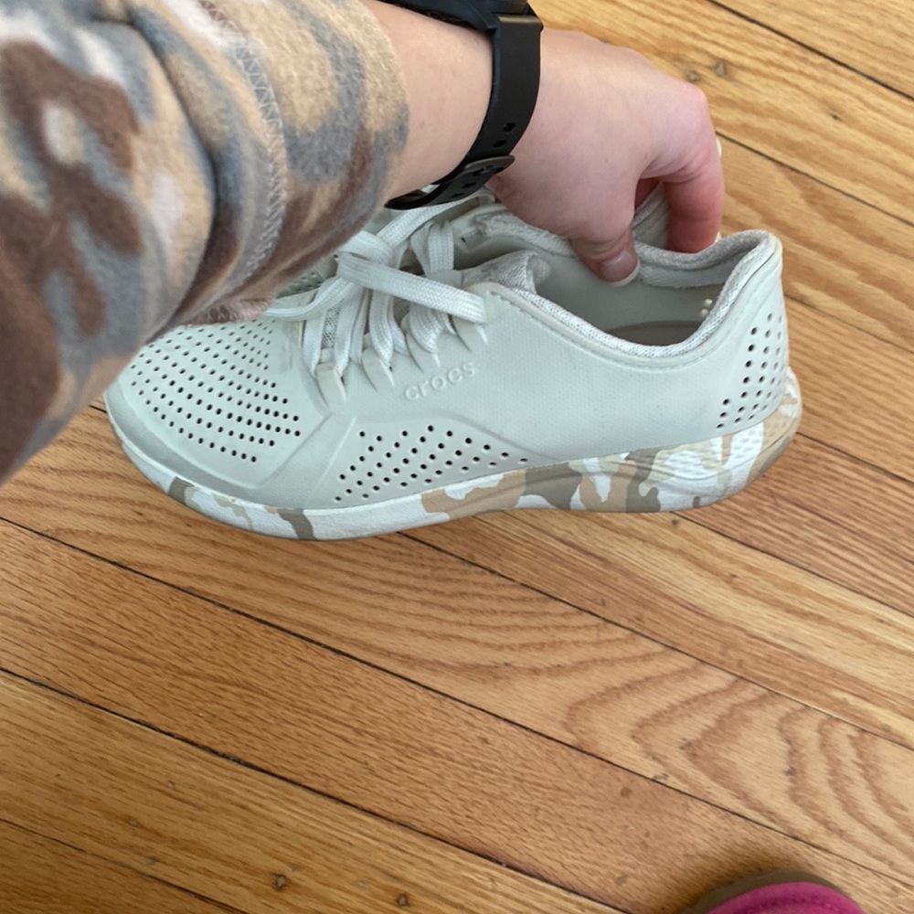 Croc tennis shoe